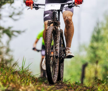 Professioneel mountainbiker in loondienst